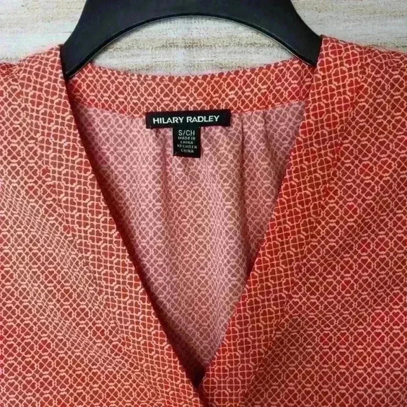 Hilary Radley women's pink and white geometric v-neck blouse size small - Picture 3 of 7